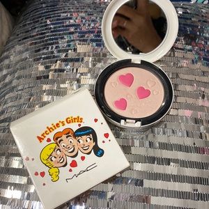 MAC LE Veronicas Pearlmatte Blush Face Powder